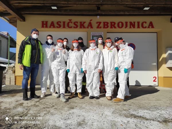Ochranné štíty z Makrowinu pre zdravotníkov sa nerosia